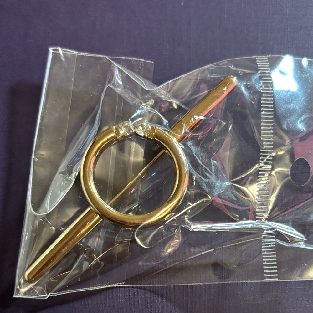 Gold Ring and Bar Toggle Brooch